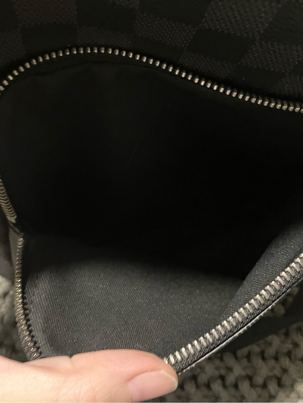 Louis Vuitton Damier Graphite Avenue Sling Bag - Picture 6 of 8
